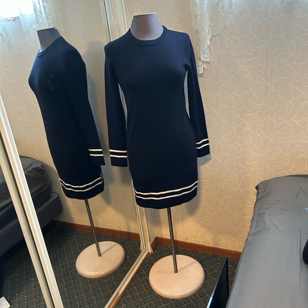 Elegant Hobbs London navy  with White Stripes sweater dress size 4